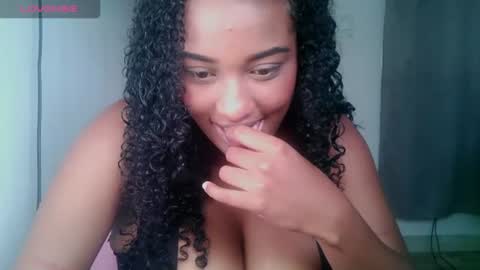 Snapshot of blackitybae chatting on 07-17-26, 01:18 Shophie White online show from 07-17-26, 01:18