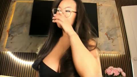 Snapshot of blackmilk_01 chatting on 09-23-25, 10:18 Karina online show from 09-23-25, 10:18