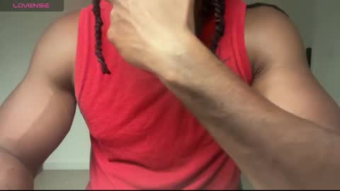 Snapshot of blackmuscles77 chatting on 03-11-26, 03:23 blackmuscles77 online show from 03-11-26, 03:23