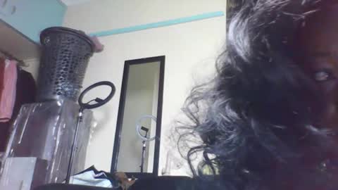 Snapshot of blackprincess25 chatting on 10-08-25, 01:36 Lorraine online show from 10-08-25, 01:36