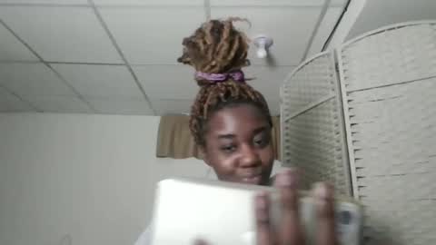 Snapshot of blackqueen888 chatting on 03-05-25, 04:35 blackqueen888 online show from 03-05-25, 04:35