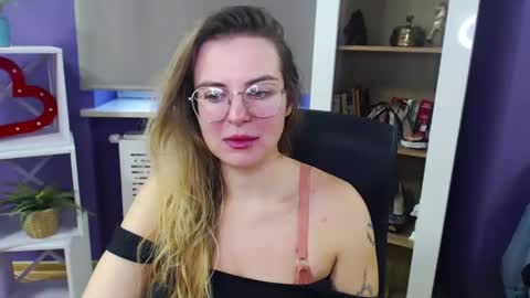 Snapshot of blackrosezoey chatting on 12-12-24, 09:08 Z O E Y online show from 12-12-24, 09:08