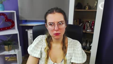 Snapshot of blackrosezoey chatting on 12-16-24, 09:03 Z O E Y online show from 12-16-24, 09:03