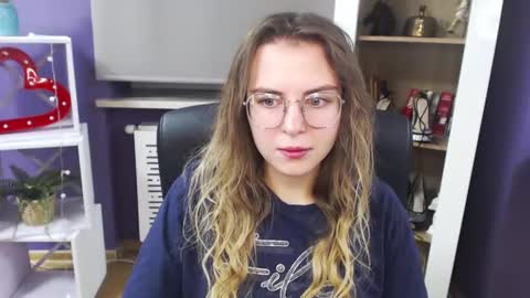 Snapshot of blackrosezoey chatting on 12-19-24, 06:01 Z O E Y online show from 12-19-24, 06:01