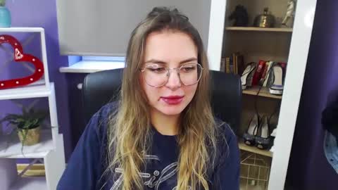 Snapshot of blackrosezoey chatting on 12-22-24, 10:49 Z O E Y online show from 12-22-24, 10:49