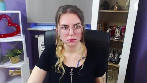 Snapshot of blackrosezoey chatting on 12-23-24, 10:21 Z O E Y online show from 12-23-24, 10:21