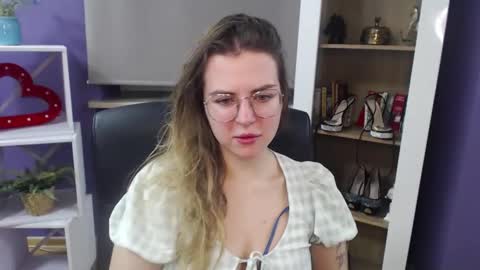 Snapshot of blackrosezoey chatting on 01-07-25, 05:22 Z O E Y online show from 01-07-25, 05:22
