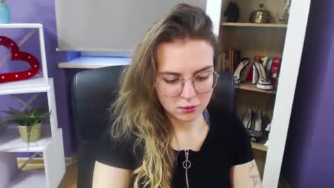Snapshot of blackrosezoey chatting on 01-10-25, 09:02 Z O E Y online show from 01-10-25, 09:02