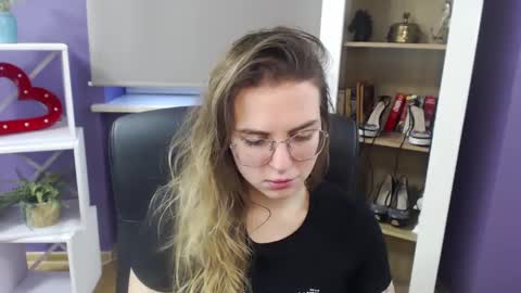 Snapshot of blackrosezoey chatting on 01-11-25, 08:43 Z O E Y online show from 01-11-25, 08:43