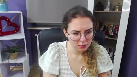 Snapshot of blackrosezoey chatting on 01-30-25, 05:30 Z O E Y online show from 01-30-25, 05:30