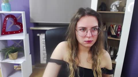 Snapshot of blackrosezoey chatting on 02-12-25, 05:37 Z O E Y online show from 02-12-25, 05:37