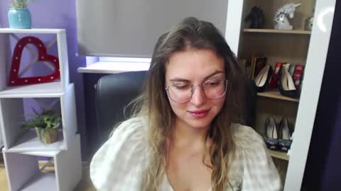 Snapshot of blackrosezoey chatting on 02-18-25, 08:38 Z O E Y online show from 02-18-25, 08:38