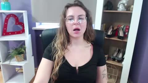 Snapshot of blackrosezoey chatting on 03-05-25, 08:54 Z O E Y online show from 03-05-25, 08:54