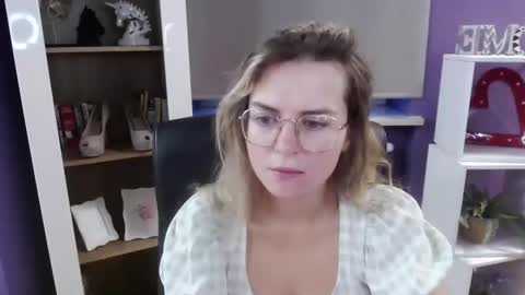Snapshot of blackrosezoey chatting on 09-09-25, 04:23 Z O E Y online show from 09-09-25, 04:23