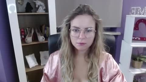 Snapshot of blackrosezoey chatting on 09-26-25, 04:27 Z O E Y online show from 09-26-25, 04:27
