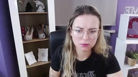 Snapshot of blackrosezoey chatting on 10-01-25, 04:18 Z O E Y online show from 10-01-25, 04:18