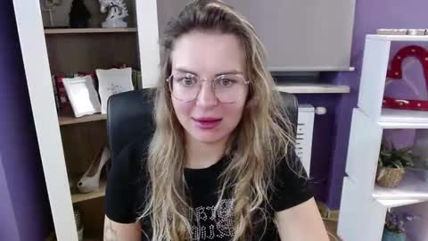 Snapshot of blackrosezoey chatting on 10-06-25, 04:32 Z O E Y online show from 10-06-25, 04:32