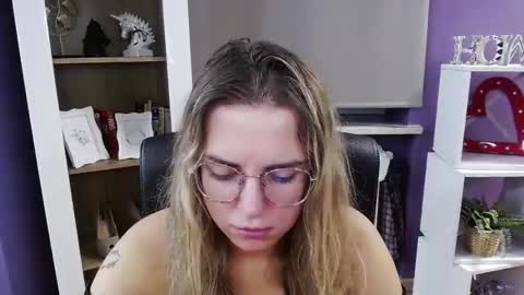 Snapshot of blackrosezoey chatting on 10-09-25, 04:54 Z O E Y online show from 10-09-25, 04:54
