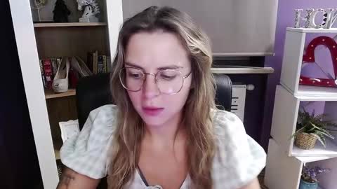 Snapshot of blackrosezoey chatting on 10-10-25, 04:33 Z O E Y online show from 10-10-25, 04:33
