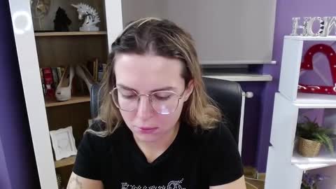 Snapshot of blackrosezoey chatting on 10-16-25, 04:46 Z O E Y online show from 10-16-25, 04:46