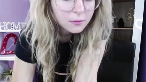 Snapshot of blackrosezoey chatting on 10-23-25, 05:07 Z O E Y online show from 10-23-25, 05:07