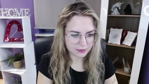 Snapshot of blackrosezoey chatting on 10-27-25, 05:33 Z O E Y online show from 10-27-25, 05:33