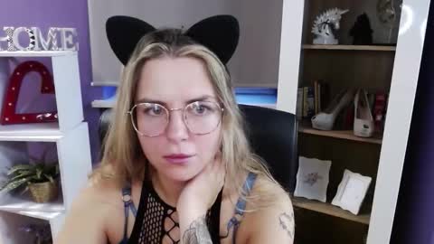 Snapshot of blackrosezoey chatting on 10-31-25, 06:14 Z O E Y online show from 10-31-25, 06:14