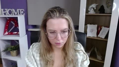 Snapshot of blackrosezoey chatting on 11-06-25, 05:41 Z O E Y online show from 11-06-25, 05:41