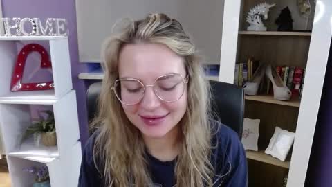 Snapshot of blackrosezoey chatting on 11-07-25, 06:02 Z O E Y online show from 11-07-25, 06:02