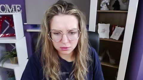 Snapshot of blackrosezoey chatting on 11-17-25, 06:19 Z O E Y online show from 11-17-25, 06:19