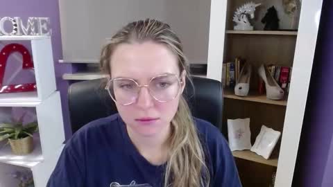 Snapshot of blackrosezoey chatting on 11-18-25, 05:45 Z O E Y online show from 11-18-25, 05:45