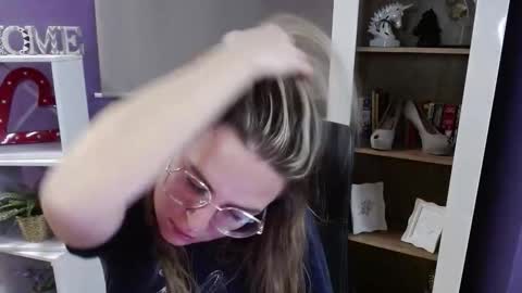 Snapshot of blackrosezoey chatting on 11-19-25, 05:51 Z O E Y online show from 11-19-25, 05:51