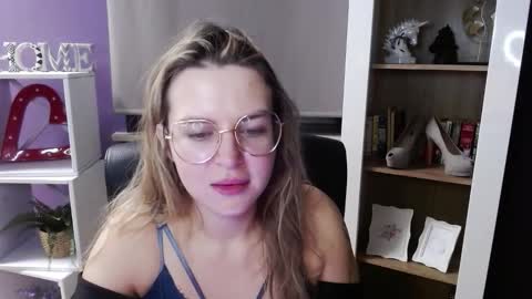 Snapshot of blackrosezoey chatting on 11-24-25, 05:29 Z O E Y online show from 11-24-25, 05:29