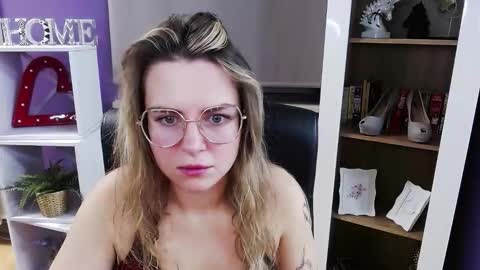 Snapshot of blackrosezoey chatting on 12-04-25, 05:39 Z O E Y online show from 12-04-25, 05:39