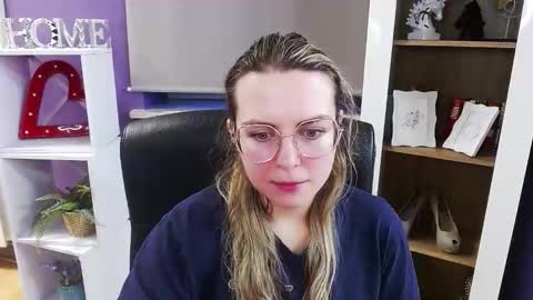 Snapshot of blackrosezoey chatting on 12-17-25, 07:03 Z O E Y online show from 12-17-25, 07:03