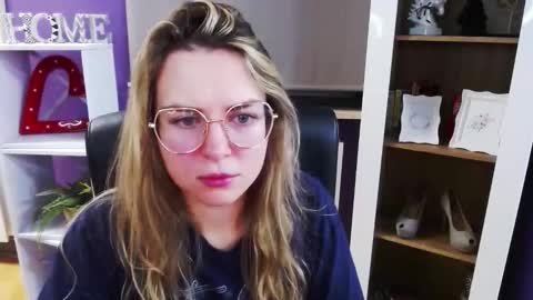 Snapshot of blackrosezoey chatting on 12-18-25, 06:08 Z O E Y online show from 12-18-25, 06:08