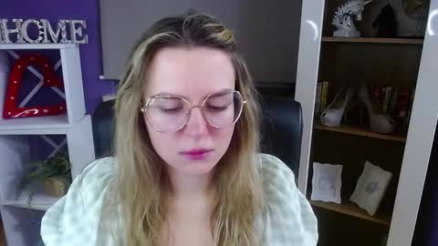 Snapshot of blackrosezoey chatting on 01-12-26, 05:34 Z O E Y online show from 01-12-26, 05:34