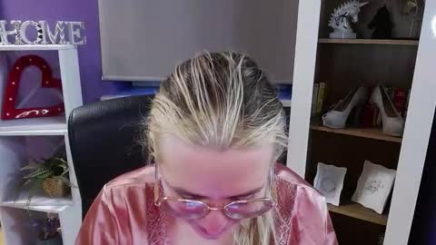 Snapshot of blackrosezoey chatting on 02-03-26, 06:22 Z O E Y online show from 02-03-26, 06:22