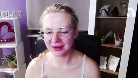 Snapshot of blackrosezoey chatting on 02-09-26, 05:44 Z O E Y online show from 02-09-26, 05:44