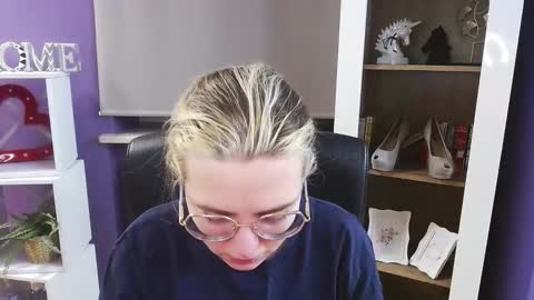 Snapshot of blackrosezoey chatting on 02-17-26, 05:37 Z O E Y online show from 02-17-26, 05:37