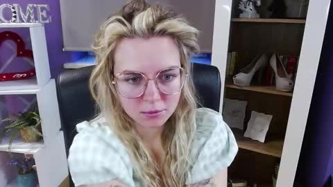 Snapshot of blackrosezoey chatting on 02-27-26, 06:02 Z O E Y online show from 02-27-26, 06:02