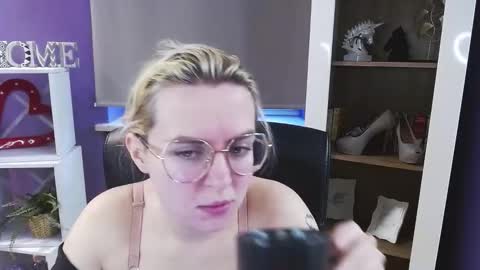 Snapshot of blackrosezoey chatting on 03-05-26, 06:20 Z O E Y online show from 03-05-26, 06:20