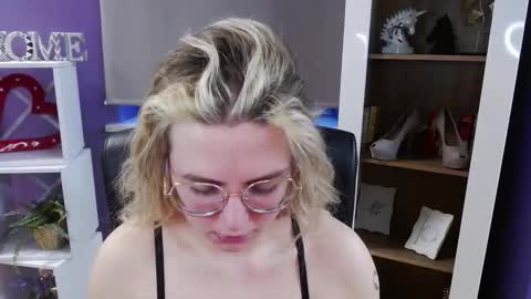 Snapshot of blackrosezoey chatting on 03-06-26, 05:48 Z O E Y online show from 03-06-26, 05:48