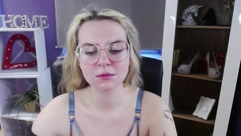 Snapshot of blackrosezoey chatting on 03-13-26, 06:09 Z O E Y online show from 03-13-26, 06:09