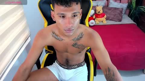 Snapshot of blacksex_boy chatting on 12-04-25, 03:21 Marlon online show from 12-04-25, 03:21