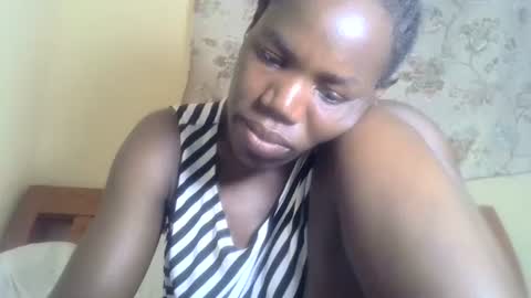 Snapshot of blacksexygal chatting on 02-15-25, 07:28 SARAH online show from 02-15-25, 07:28