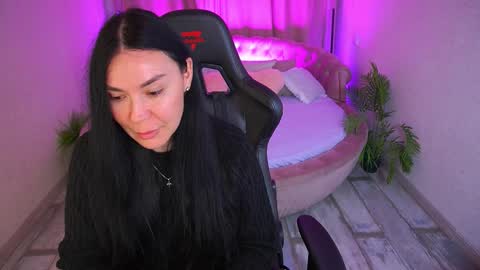 Snapshot of blacksilkqueen chatting on 11-20-25, 08:25 blacksilkqueen online show from 11-20-25, 08:25