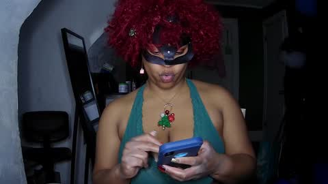 Queen Siren online show from 12-14-24, 12:11