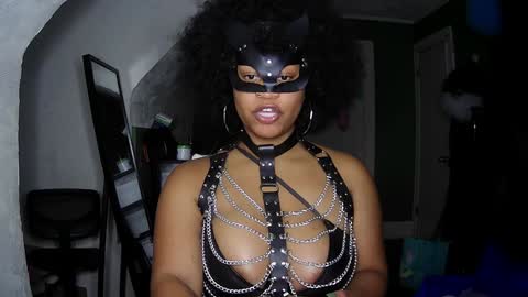 Queen Siren online show from 12-16-24, 01:42