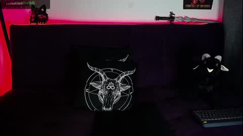 Snapshot of blackwolf_6 chatting on 01-22-25, 02:15 Dave online show from 01-22-25, 02:15